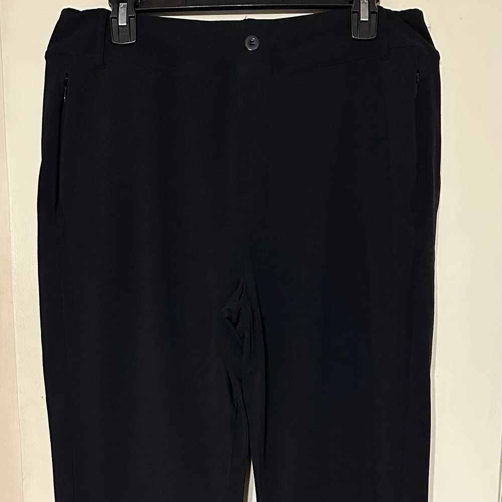 Women’s stretchy black dress pant